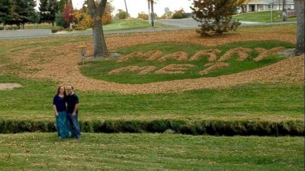 http://a.abcnews.com/images/Lifestyle/HT_fall_leaves_proposal_sr_131029_16x9_608.jpg