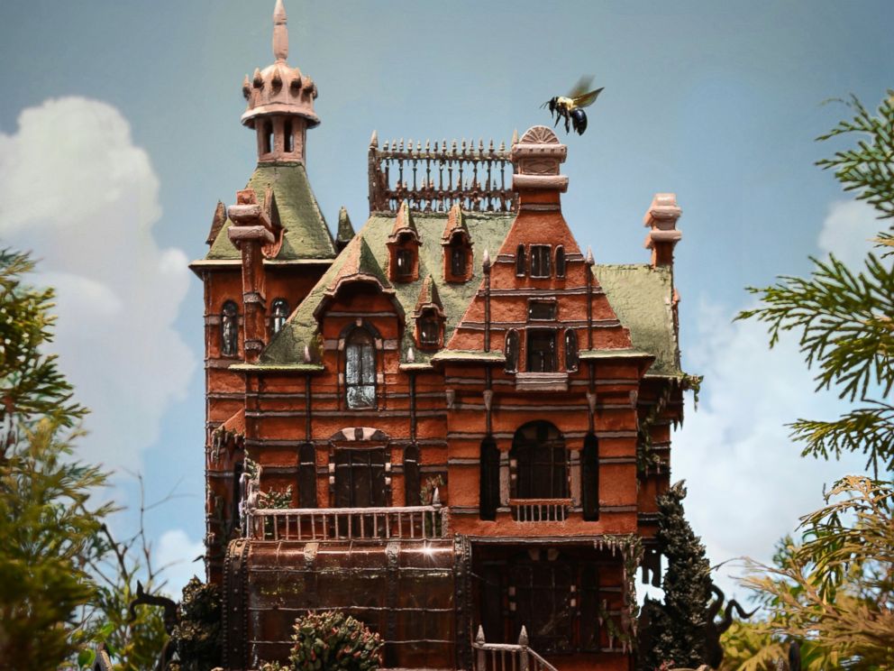 Artist Makes Lifelike Haunted Gingerbread House Inspired By Tim Burton 
