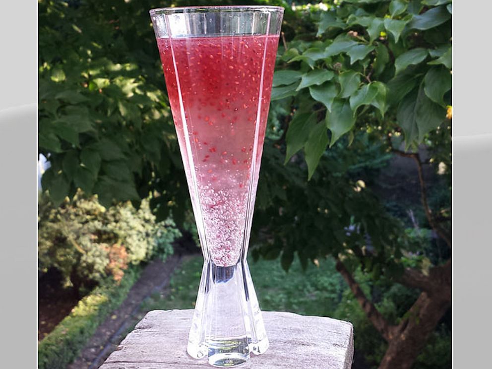 PHOTO: Mamma Chias Raspberry Passion Cocktail