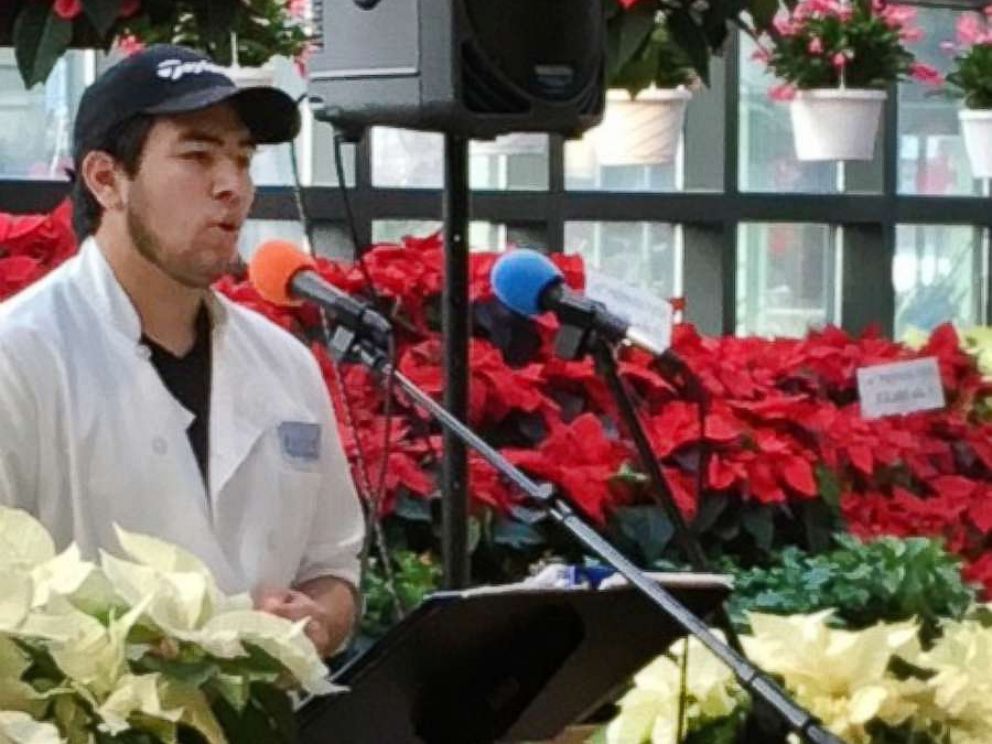 PHOTO: Gilly Assuncao, originally from Brazil, stopped customers in their tracks at Russos Farmers Market in Watertown, Massachusetts, with his beautiful rendition of O Holy Night.