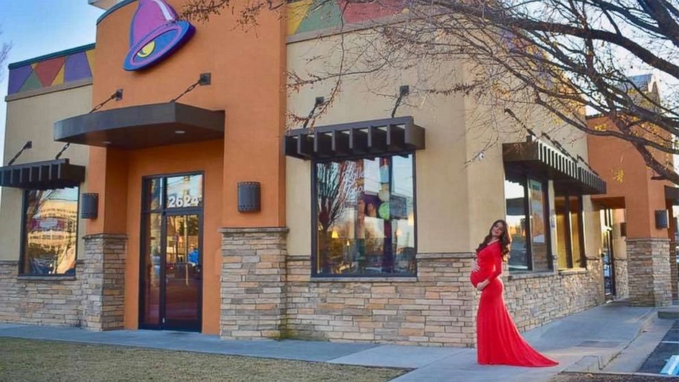 Expecting mom takes hilarious maternity photos at Taco Bell