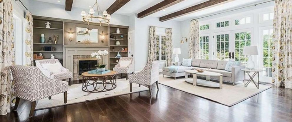 PHOTO: The living room inside "Jeans Farm," a Redding, Connecticut farm owned by Mark Twain.