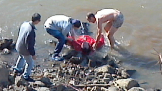 PHOTO: A passing bicyclist saved a man stranded in a river, in Portland, Ore.