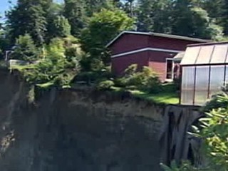 Wash. Home Falling Down 200-Foot Cliff