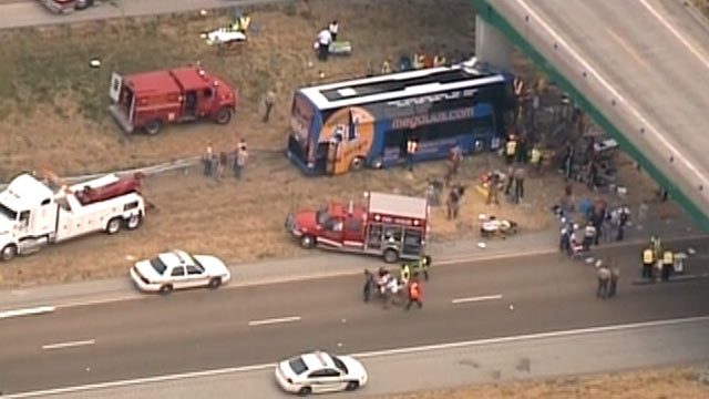 PHOTO: A double-decker Megabus crashes into the Illinois bridge, August 2, 2012.