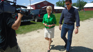 Linda McMahon on Pro Wrestling, Sarah Palin