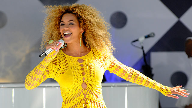 PHOTO: Crowds lined up for the GMA Summer Concert Series featuring Beyonce, July 1, 2011 in Central Park, New York City.