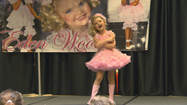 PHOTO: Eden Wood peforming in Des Moines, Iowa, during a recent tour to help launch the Toddlers and Tiaras star into a higher echelon of fame.