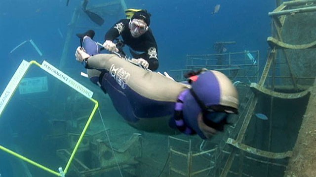 PHOTO: ABCs News Matt Gutman hangs onto a racer during the first ever grand prix for Formula3Freediving race in the Cayman Islands.
