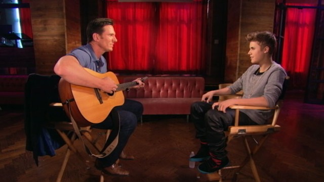 VIDEO: Teen idol jams to his latest hit single with "Nightline" anchor Bill Weir.