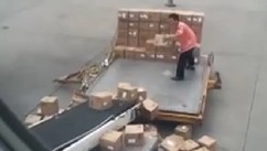 Feed Frenzy: Lazy Chinese Airport Employee