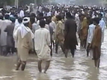 Flood Of Relief Slow In Pakistan