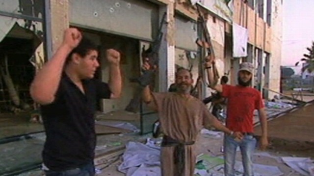 Rebel Forces Raid Gadhafi Compound