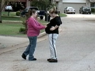 Watch: Mom, Teen Daughter Pregnant Together