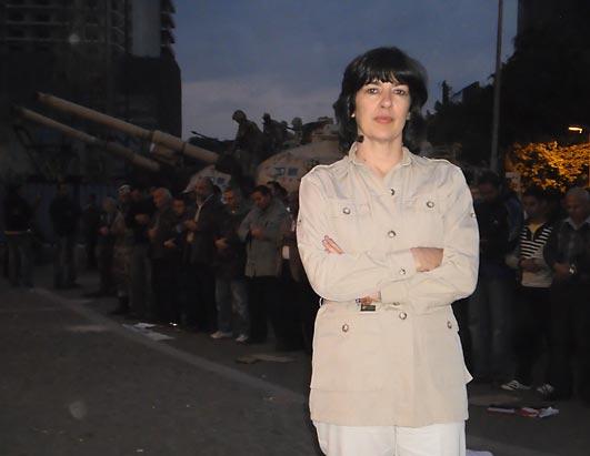 Christiane Amanpour spends 24 hours in Tahrir square