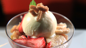 PHOTO Chef David Burke?s strawberry shortcake sundae is shown.