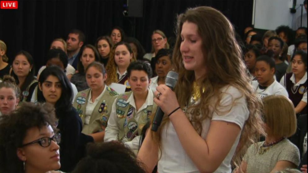 VIDEO:Teenage Girl Tearfully Admits Undocumented Status To Hillary Clinton