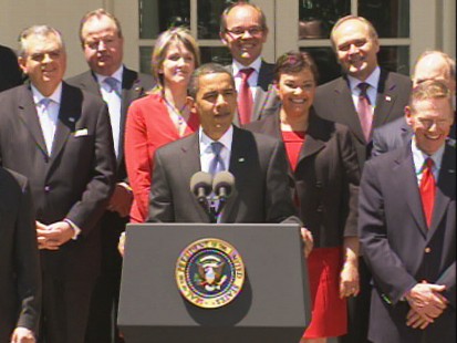 Video of Obama announcing new fuel-efficiency standards.