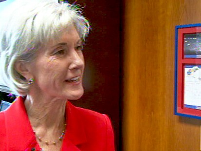 Video of Secretary Kathleen Sebelius giving tour of her office.