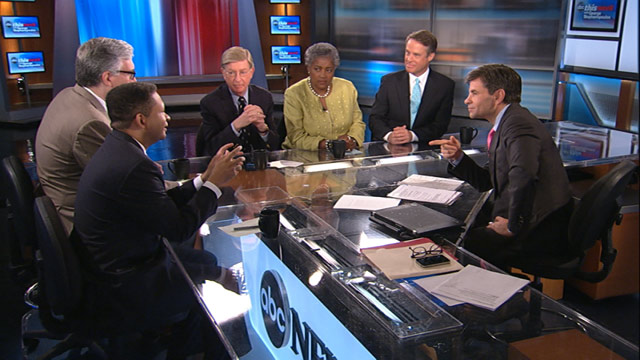 PHOTO: ABCs George Stephanopoulos talks with a powerhouse round table on "This Week."