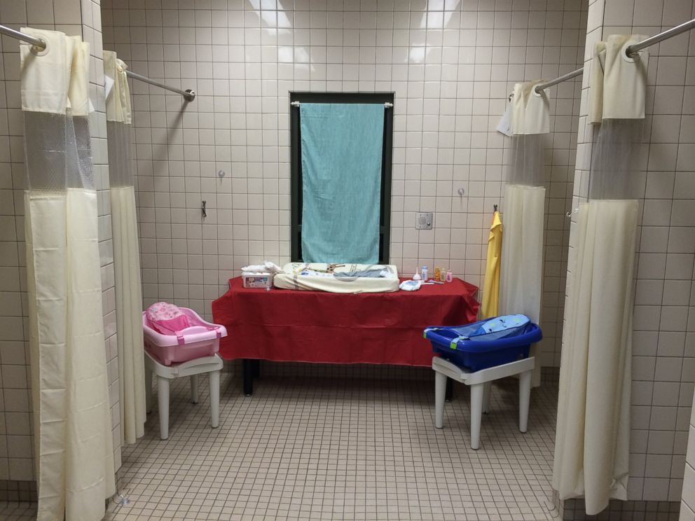 PHOTO: Before theyre taken to medical facilities, moms and kids arriving at ICEs new detention facility are given the opportunity to shower and bathe their children.