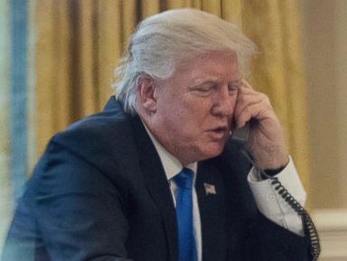 Bannon, Priebus Meet With Australian Ambassador After Refugee Agreement Flap