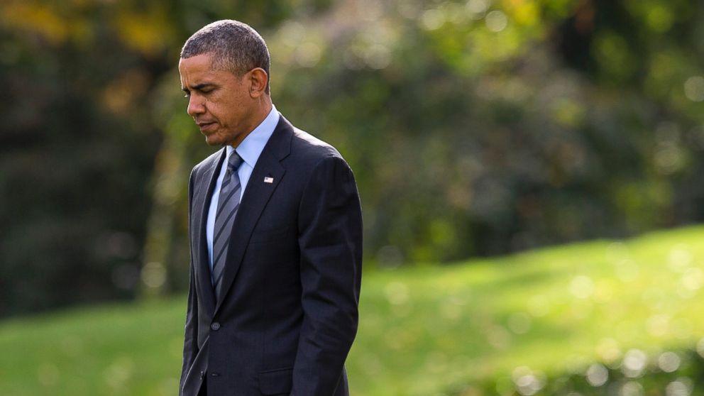 PHOTO: President Barack Obama walks out of the Oval Office, Nov. 5, 2013, to board Marine One before traveling to Walter Reed National Military Medical Center.
