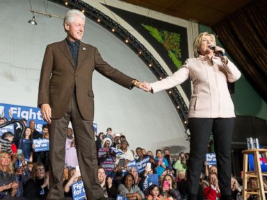 Bill Clinton Says Hillary in 'Dog Fight' for Iowa Caucus Win