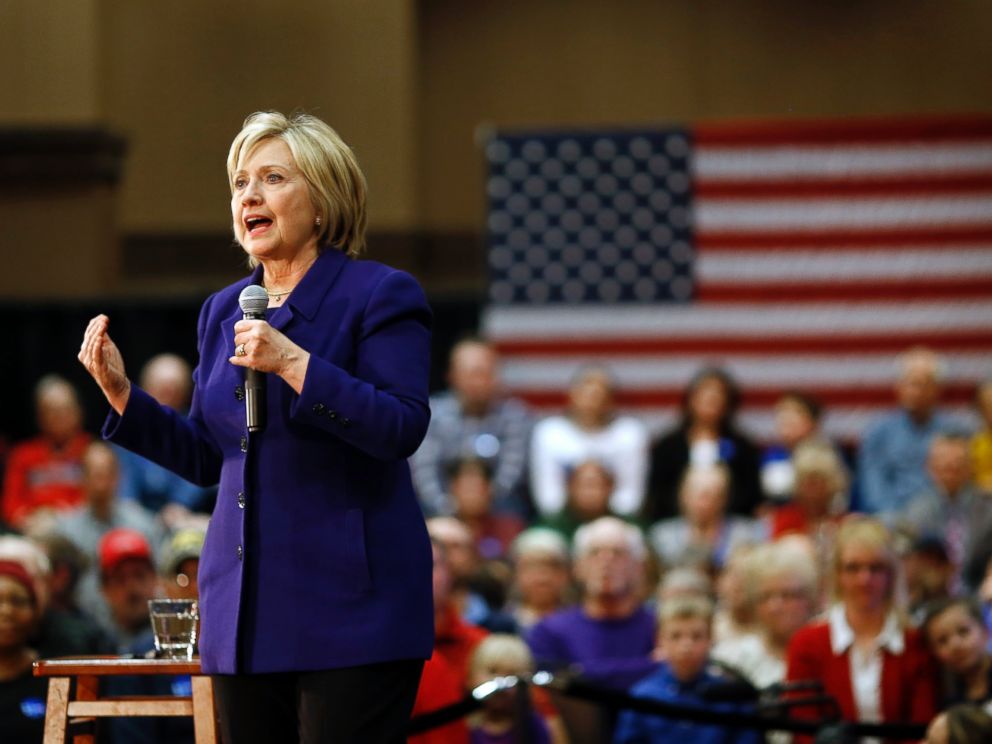 PHOTO: Democratic presidential candidate Hillary Clinton speaks during a campaign event in Burlington, Iowa, Jan. 20, 2016.