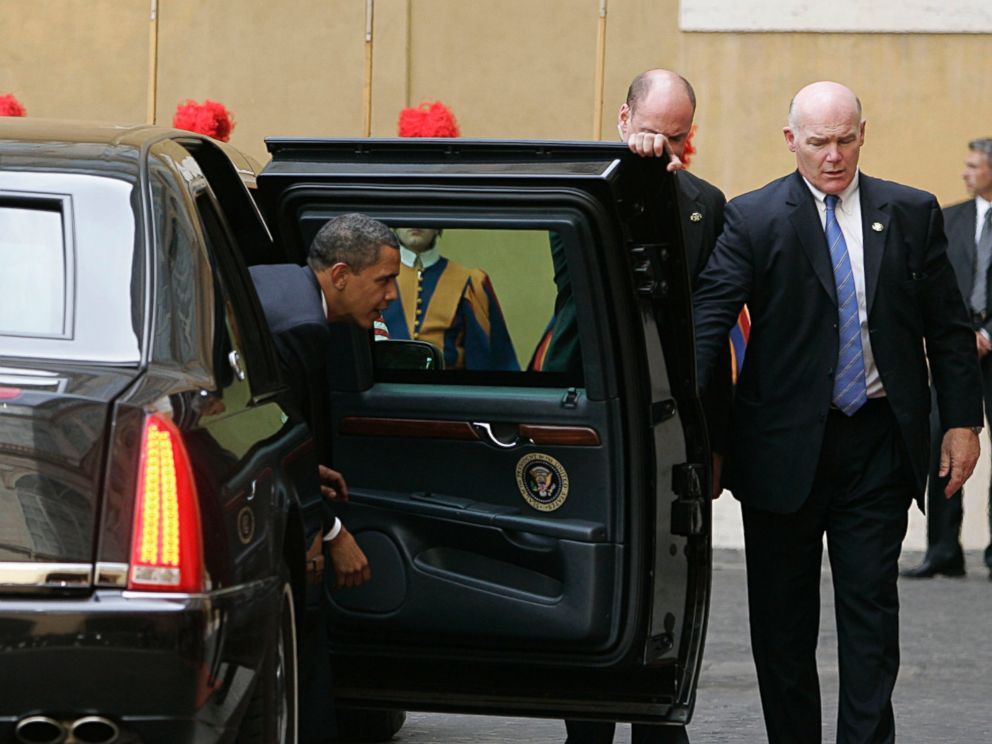 PHOTO: In this July 10, 2009 file photo, Secret Service Agent Joseph Clancy, right, holds the door open for President Barack Obama upon arrival at the Vatican for a meeting with Pope Benedict XVI.