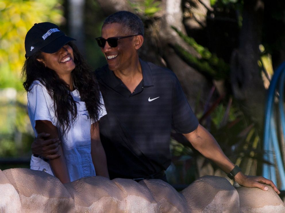 PHOTO: President Barack Obama, right, tours the Honolulu Zoo with his daughter Malia during a family vacation, on Saturday, Jan. 2, 2016, in Honolulu.