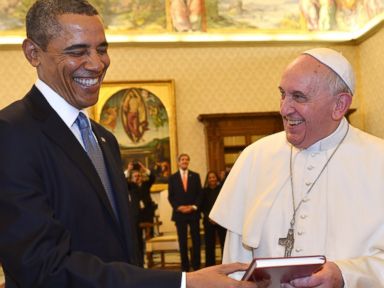 President Obama Invites Pope Francis to Visit the US