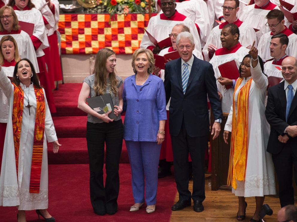 PHOTO: Democratic presidential candidate Hillary Rodham Clinton, her daughter Chelsea, second from left, and husband, former President Bill Clinton, at the Foundry United Methodist Church in Washington, Sept. 13, 2015.