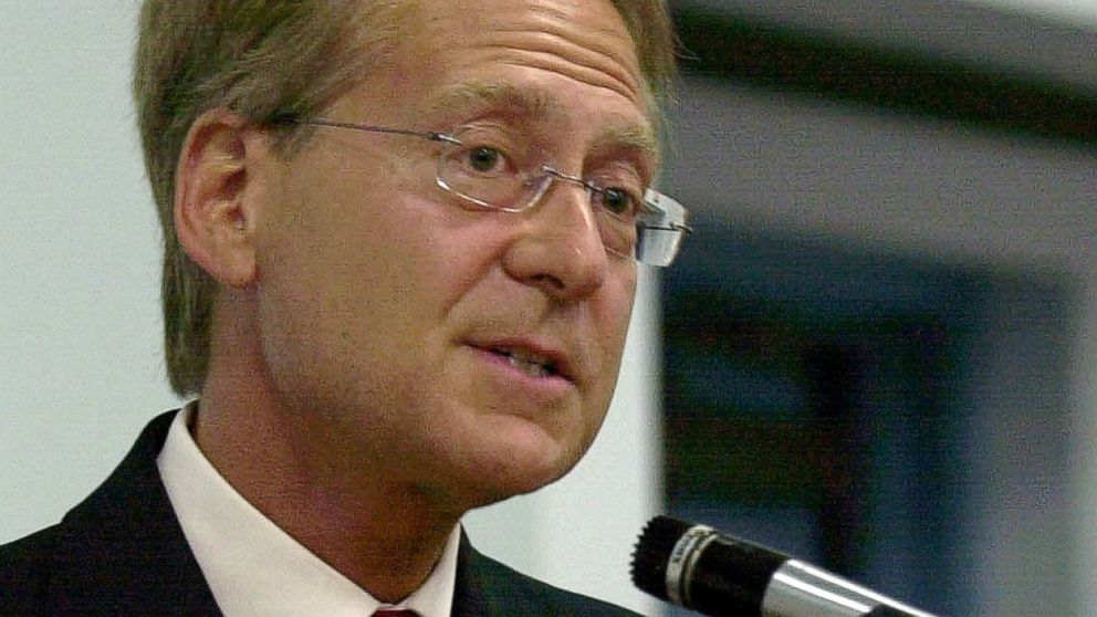 PHOTO: Larry Klayman speaks in Melbourne, Fla., May 6, 2004.