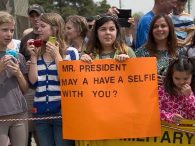 Obama Snubs Girl's Selfie Request