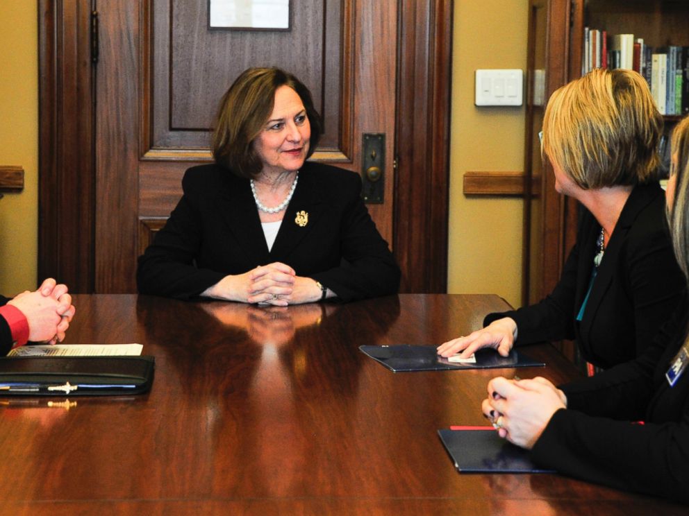 PHOTO: Physician assistants meet with Sen. Deb Fischer in Washington about the need to reform federal law to allow PAs to prescribe buprenorphine for opioid addiction, as well as the important role PAs play in mental healthcare, Feb. 4, 2016. 