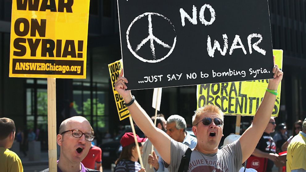 PHOTO: Protesters against U.S. intervention in Syria