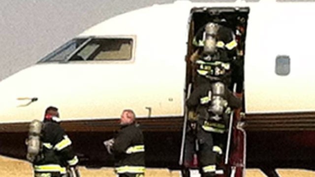 VIDEO: Pilot declares emergency after smoke filled the cabin due to an apparent electrical fire.