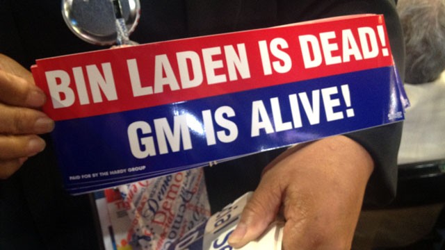PHOTO: Delegate holds up a