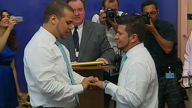 VIDEO: Proposition 8 ? Should states be able to ban same sex marriage under the constitution?