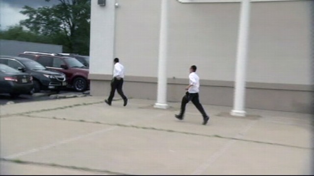 VIDEO: Jewish Wedding Party Follows Romney to Fundraiser