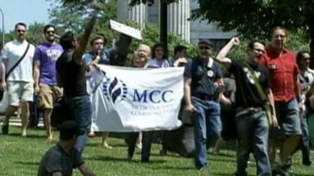 VIDEO: Opponents and supporters flock to New York capitol.