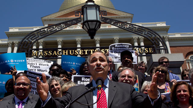 PHOTO: David Axelrod, a strategist for President Obama, addresses a crowd in front of the Statehouse, in Boston, May 31, 2012.