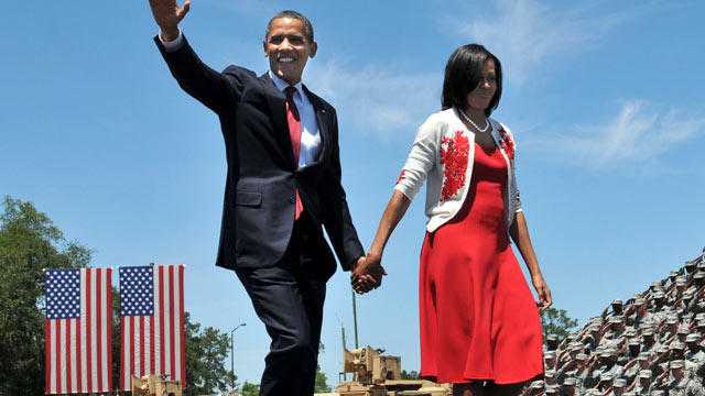 PHOTO: President Barack Obama waves to the crowd as he and first lady Michelle Obama walk onto the stage, April 27, 2012 in Fort Stewart, Ga.