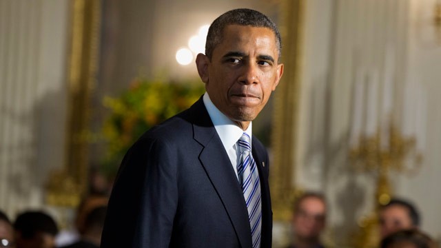 PHOTO: President Barack Obama arrives in the State Dining Room of the White House in Washington, Friday, June 14, 2013, where he hosted a Fathers Day luncheon.