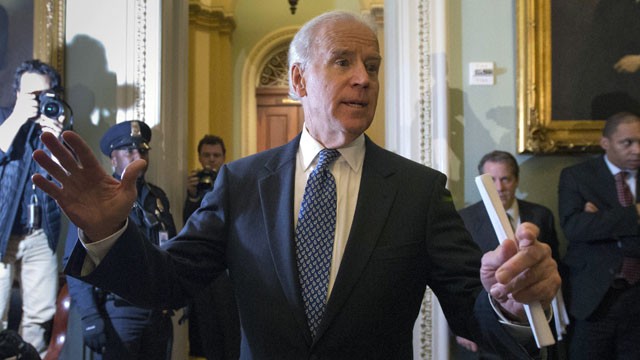 PHOTO: Vice President Joe Biden speaks to reporters after a Senate Democratic caucus meeting about the fiscal cliff, on Capitol Hill on Monday, Dec. 31, 2012 in Washington.