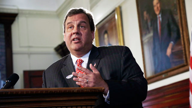 PHOTO: New Jersey Gov. Chris Christie answers a question during a news conference, June 4, 2013 in Trenton, N.J.