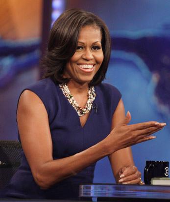 First Lady Dons Colorful Dress at Correspondents Dinner