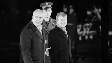 PHOTO: Polish First Secretary Edward Gierek, left, leads the way for President Jimmy Carter during arrival ceremonies in Warsaw, Dec. 29, 1977.