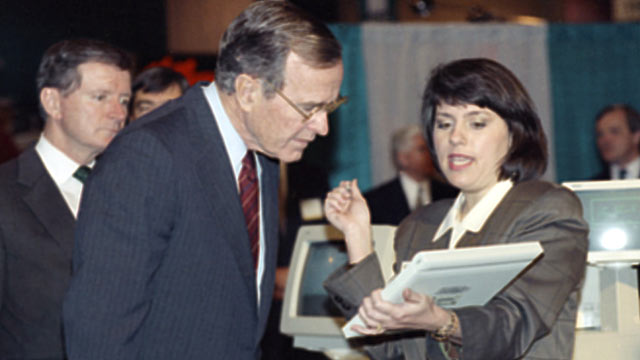 PHOTO: Pres. George H.W. Bush, left, gets a lesson on a pen-based computer from Bernadette Suckel during a visit to the National Grocers Association trade convention, Feb. 4, 1992, Orlando, Fla.